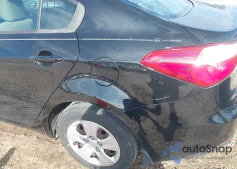 2015 Kia Forte Lx z USA, uszkodzony, nr VIN KNAFK4A63F5293187